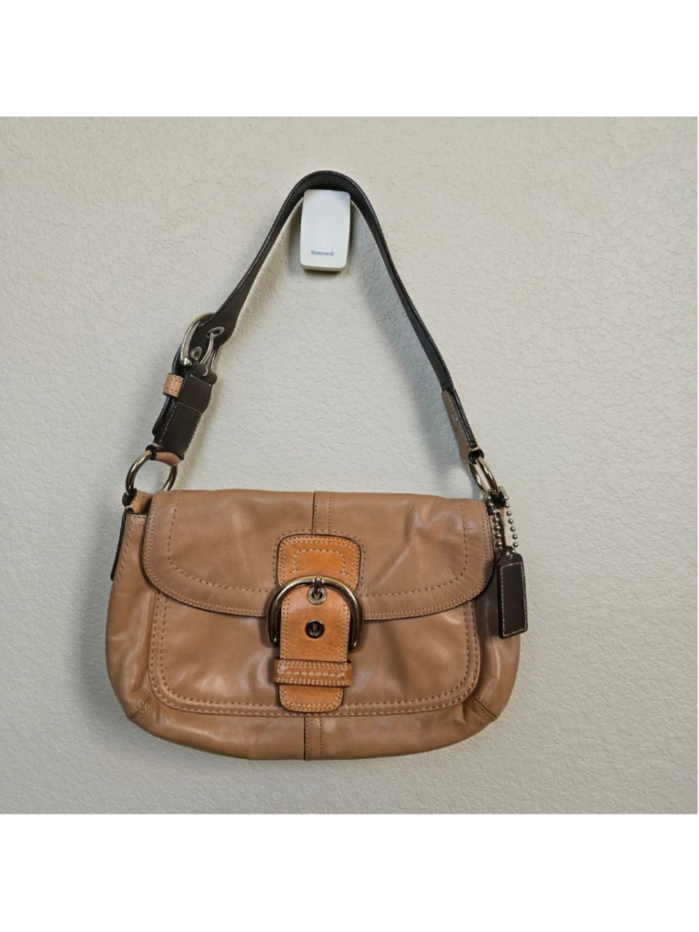Vintage y2k Coach Soho Buckle Shoulder Bag Tan F13105.